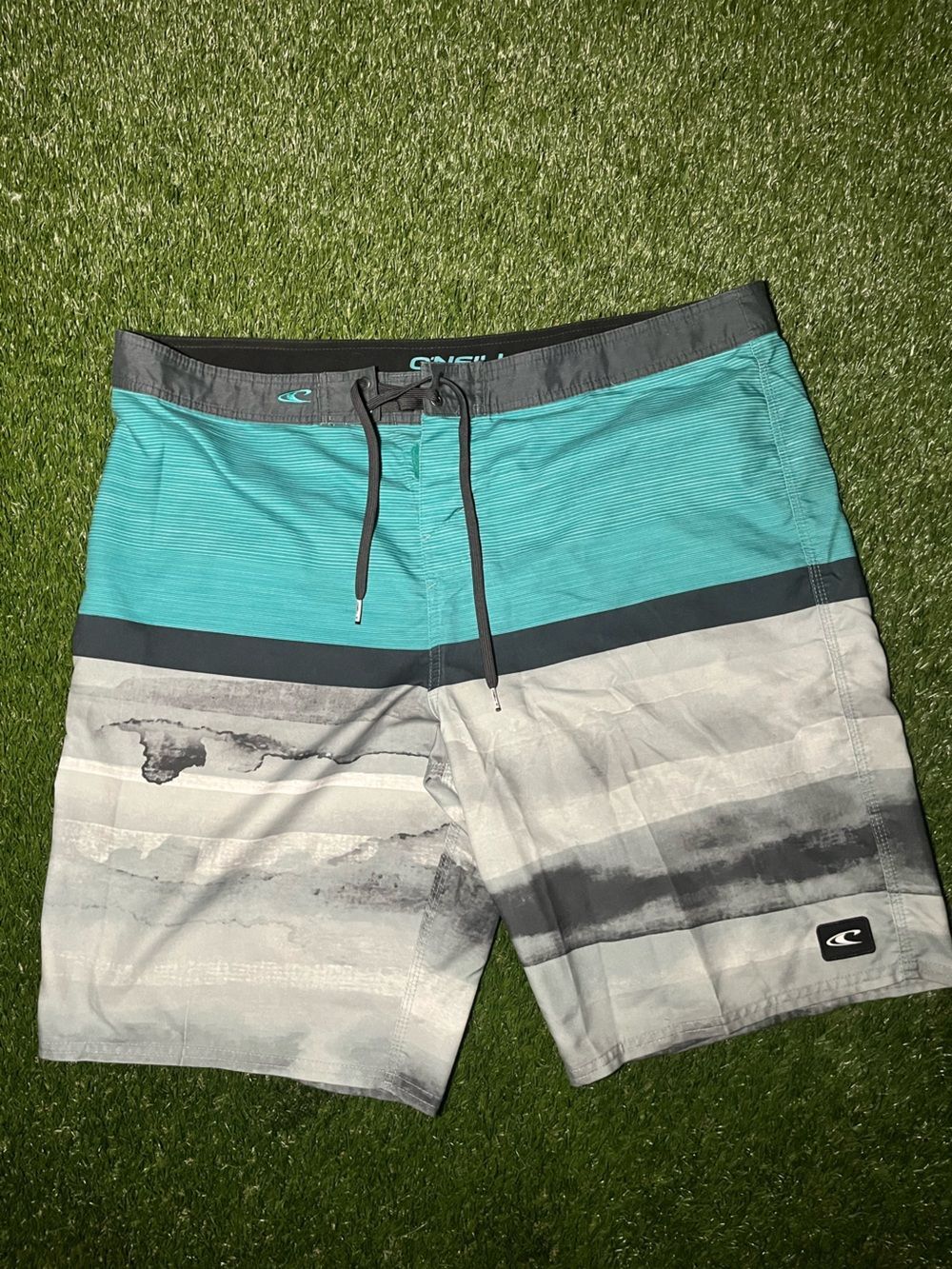 O'Neill Men's 40 Teal and Gray Colorblock Boardshorts